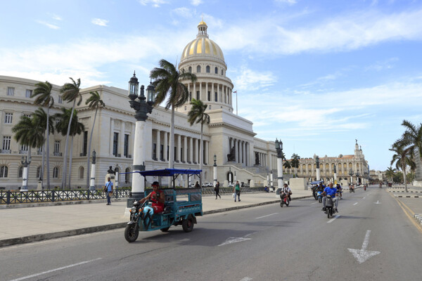 Electric Tricycles in Havana: Cuba's Alternative to the Energy Crisis