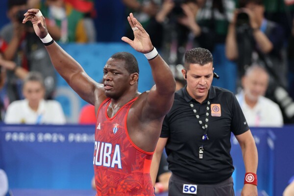 Михаин Лопес уходит на пенсию как олимпийский чемпион