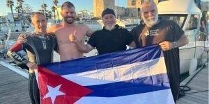 Кубинские пловцы успешно пересекают Гибралтарский пролив