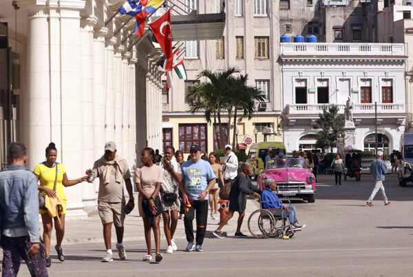 Cuba Begins Closing Hotels and Relocating Tourists Amid Fuel Shortage